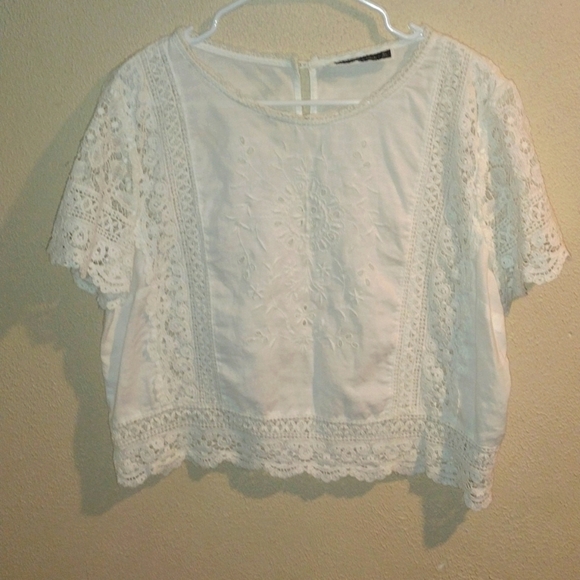 Abercrombie & Fitch Tops - Adorable 100% Cotton with Lace Detailing and Button up Back Cropp…